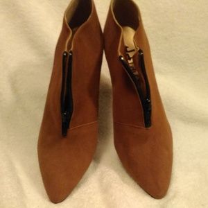 Left to Right ankle boot 7M